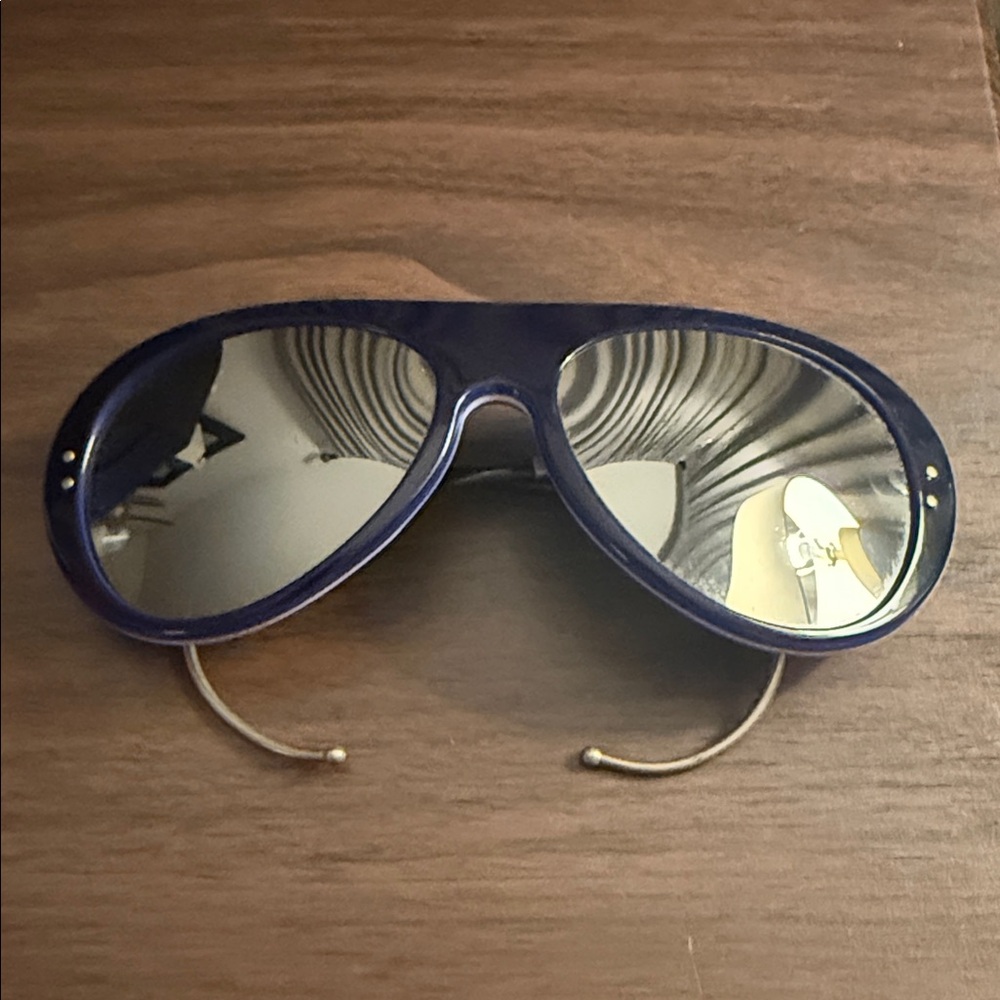 Stylish Blue Aviator Sunglasses